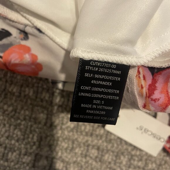 NWT Francescas Trixxi Romper Womena Small Floral V-Neck  Bell Sleeve Shorts - Picture 4 of 6